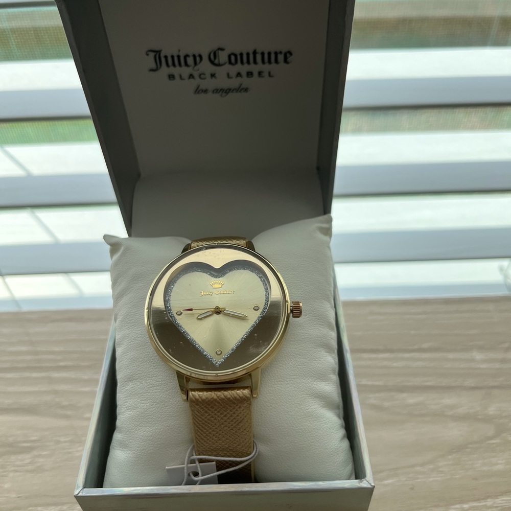 Authentic Brand new in Box Juicy Couture Women Gold leather Watch Heart face.